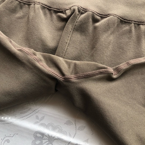 Forever 21 Coffee Brown Seamless Biker Shorts Elastic Activewear Women’s Size L - Picture 15 of 16